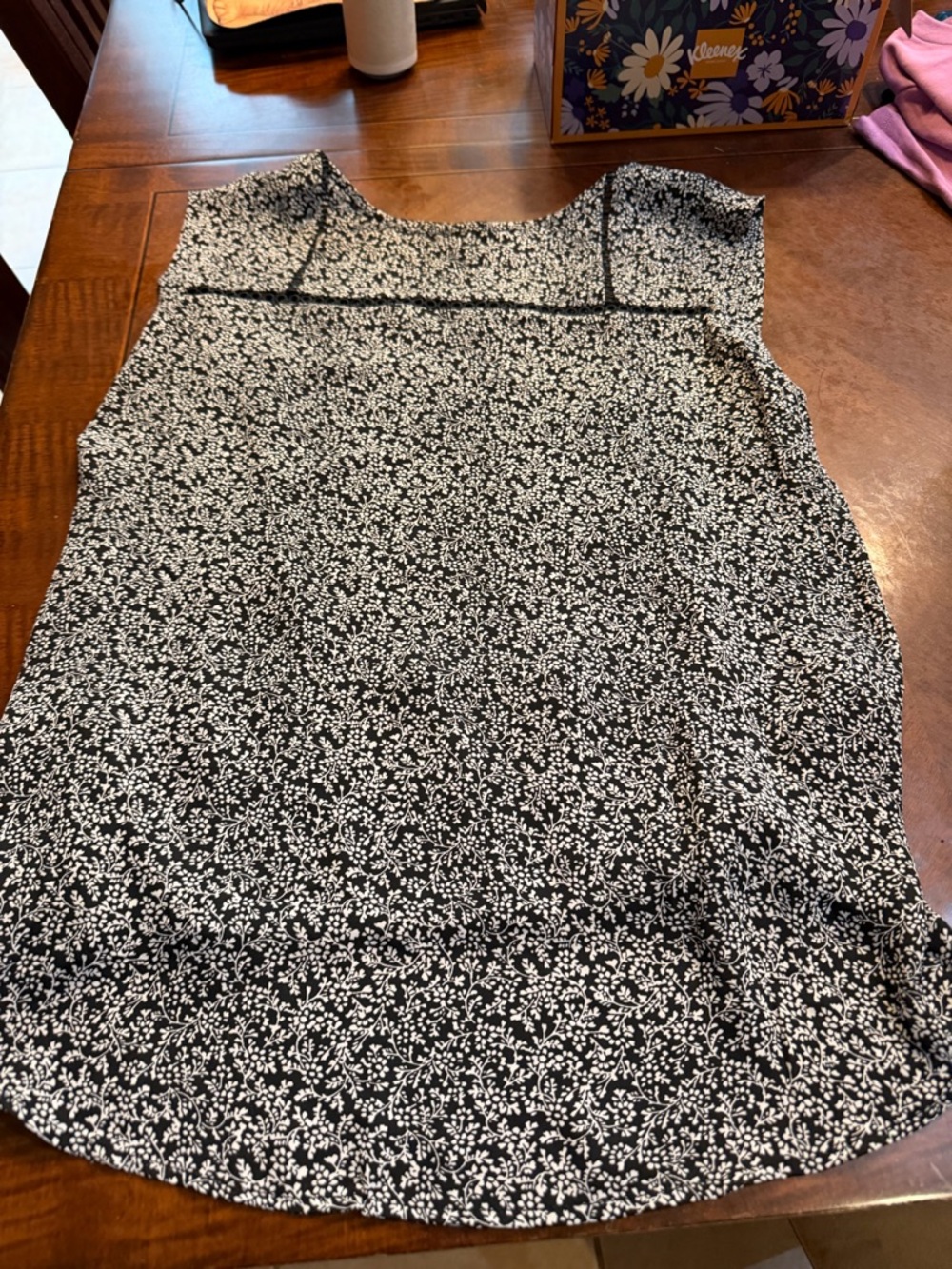 Black & White Floral Sleeveless Blouse